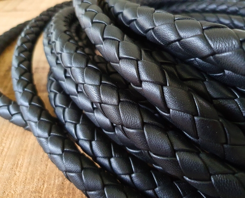 Round braided cord in large diameter for bags and clothing