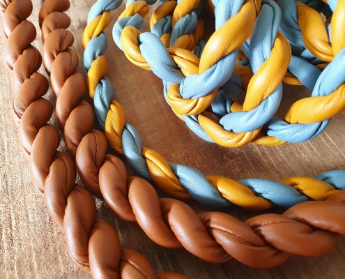 Round braided leather in two strings